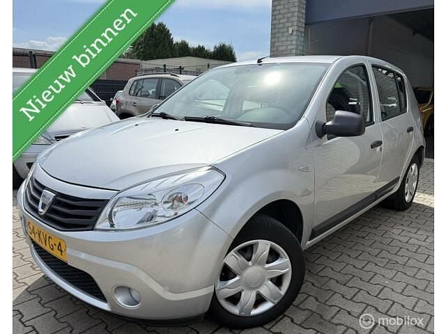 Grijs Gebruikt 2010 Dacia Sandero Ambiance Hatchback | € 2.350 (Eerlijke prijs) - Afbeelding 1/4