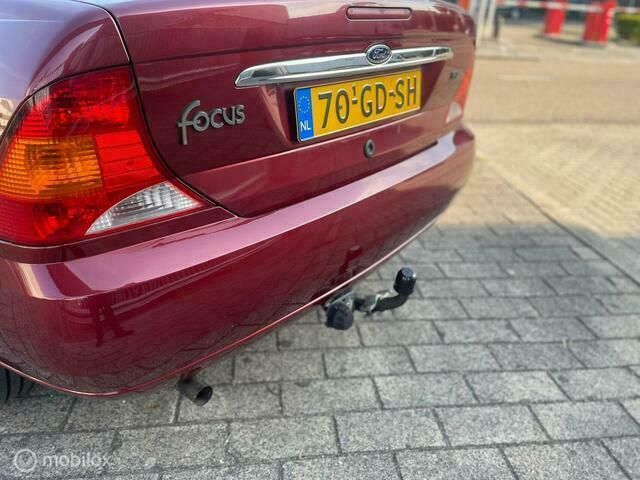 Occasion Ford Focus Ghia 101 PK (74 kW) 2000 Rood Sedan