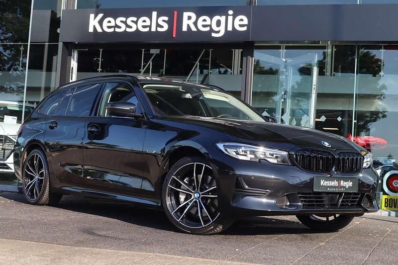 Zwart Gebruikt 2022 BMW 330e Sport Line Stationwagen | € 35.950 (Iets duurder) - Afbeelding 1/4