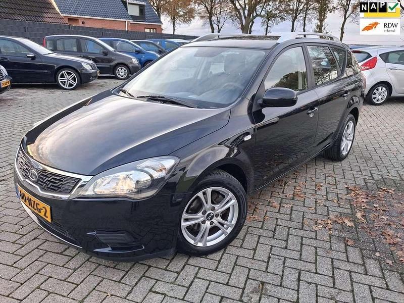 Zwart (metallic) Occasion 2010 Kia Ceed Hatchback | € 2.999 (Duur) - Afbeelding 1/4