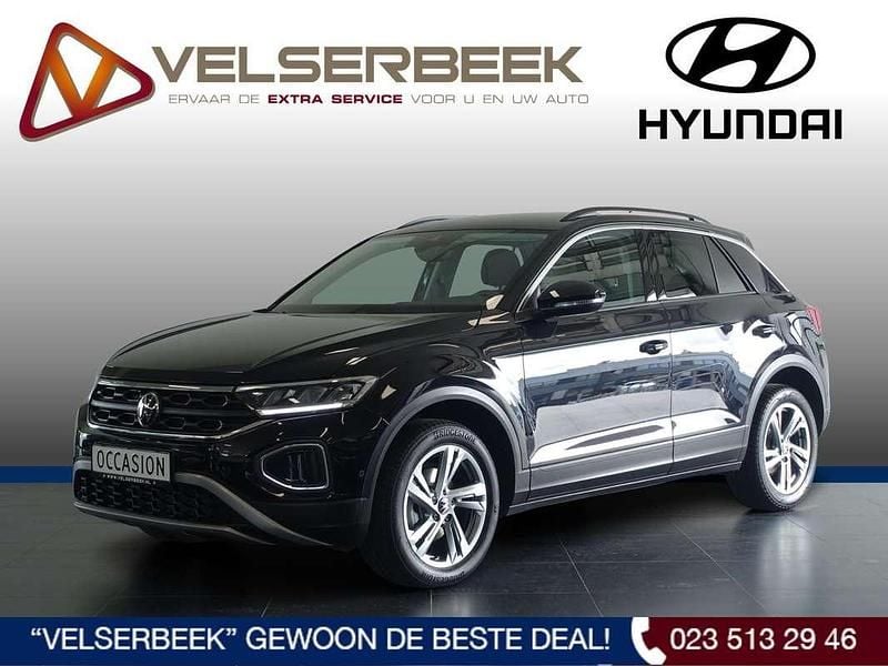 Zwart Gebruikt 2022 VW T-Roc Edition SUV | € 26.945 (Super prijs) - Afbeelding 1/4