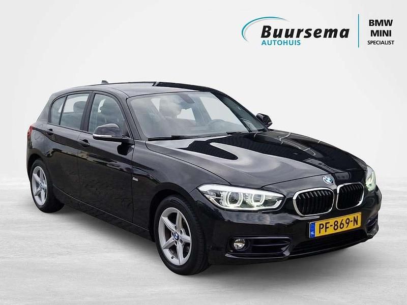 Zwart Gebruikt 2017 BMW 118 Executive Hatchback | € 13.950 (Goede deal) - Afbeelding 1/4