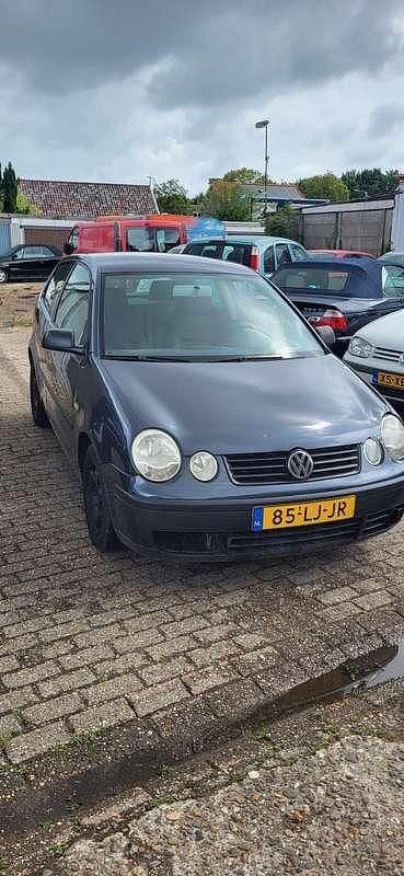Grijs Gebruikt 2003 VW Polo Hatchback | € 1.250 (Goede deal) - Afbeelding 1/4