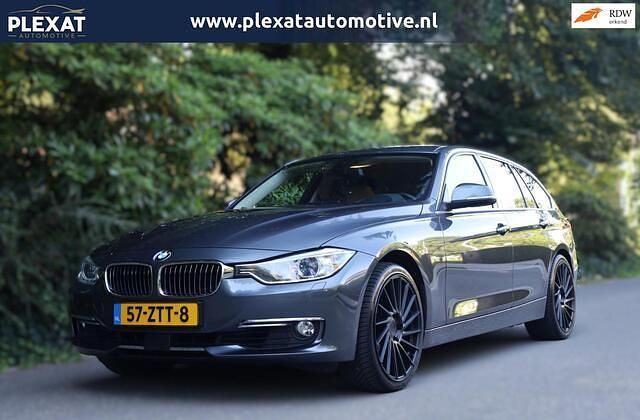Grijs, metallic lak Gebruikt 2013 BMW 320 M Sport Stationwagen | € 14.845 (Duur) - Afbeelding 1/4