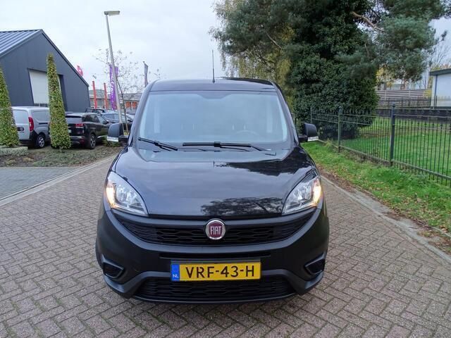 Occasion Fiat Doblò 105 PK (77 kW) 2022 Zwart MPV