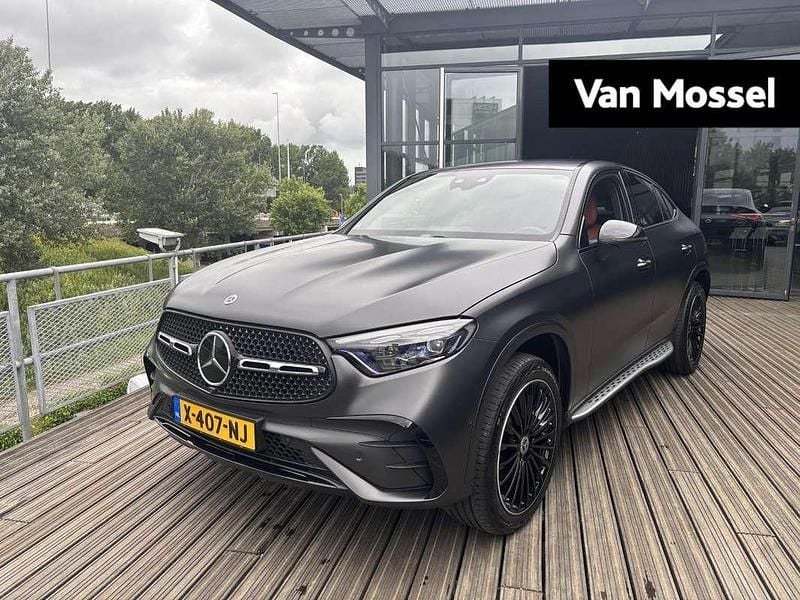 Grijs Gebruikt 2024 Mercedes GLC300e AMG line Coupé | € 74.900 (Duur) - Afbeelding 1/4