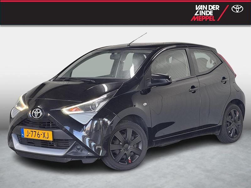 Zwart Occasion 2020 Toyota Aygo X-play Hatchback | € 10.950 (Eerlijke prijs) - Afbeelding 1/4