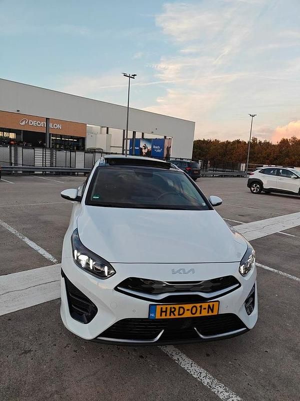 Gebruikt 2022 Kia Ceed Hatchback | € 22.495 (Eerlijke prijs) - Afbeelding 1/4