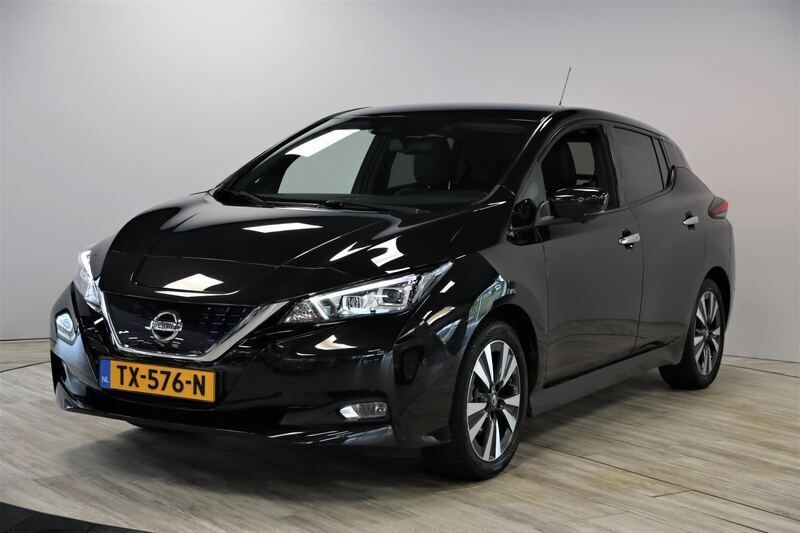 Zwart Gebruikt 2018 Nissan Leaf Tekna Hatchback | € 19.950 - Afbeelding 1/4