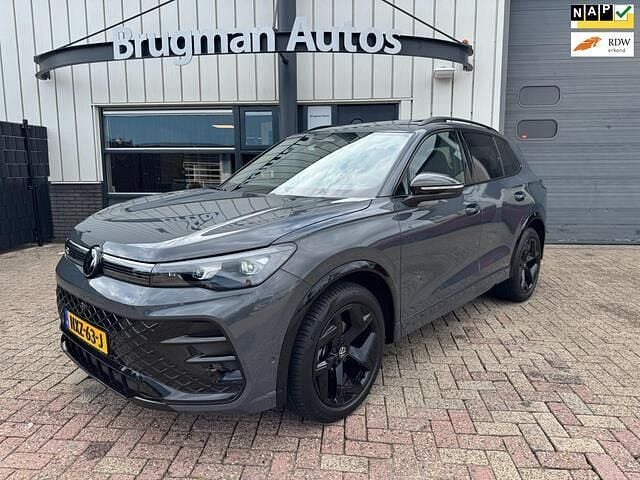 Grijs Gebruikt 2024 VW Tiguan R-line Edition SUV | € 50.950 (Eerlijke prijs) - Afbeelding 1/4