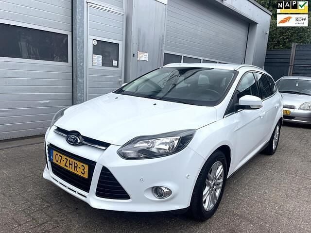 Wit Gebruikt 2012 Ford Focus Titanium Stationwagen | € 3.495 (Goede deal) - Afbeelding 1/4