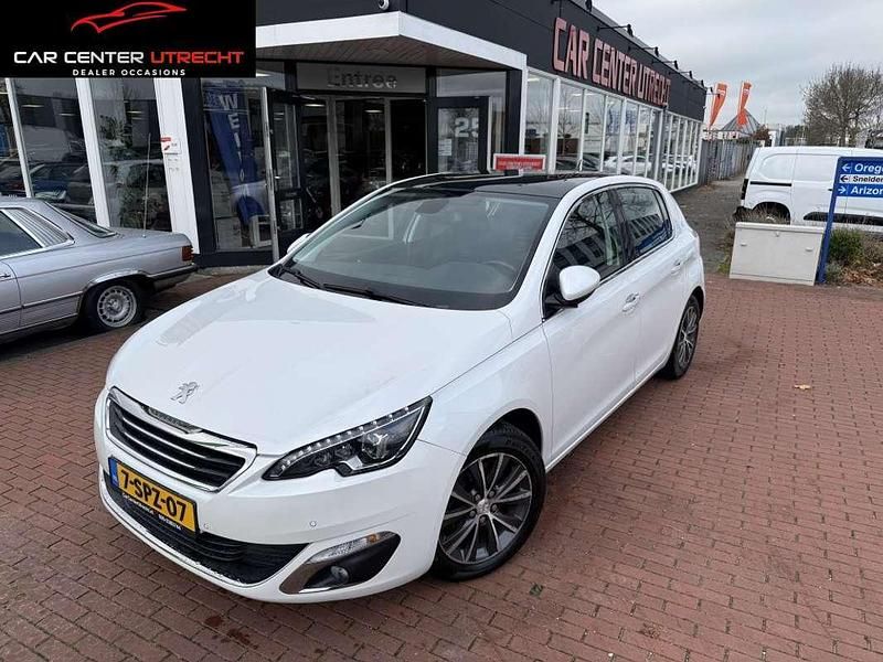 Wit (metallic) Gebruikt 2013 Peugeot 308 Hatchback | € 7.945 (Eerlijke prijs) - Afbeelding 1/4