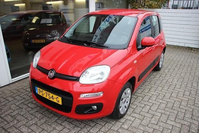 Rood Gebruikt 2017 Fiat Panda Lounge Hatchback | € 6.950 (Goede deal) - Afbeelding 1/4