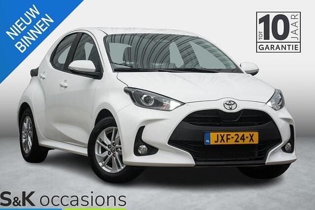 Wit Occasion 2024 Toyota Yaris Hatchback | € 22.450 (Goede deal) - Afbeelding 1/4