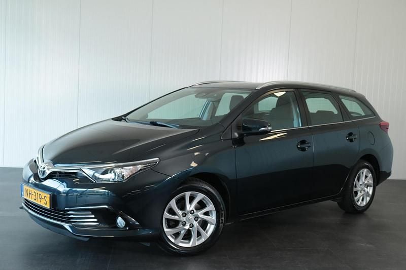 Grijs Occasion 2017 Toyota Auris Touring Sports Stationwagen | € 15.440 (Iets duurder) - Afbeelding 1/1