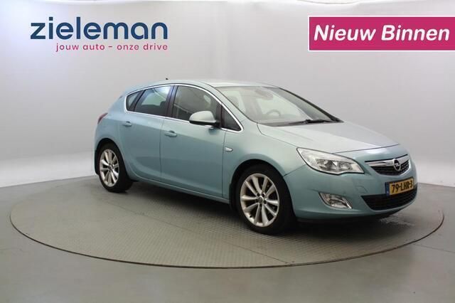 Blauw Gebruikt 2010 Opel Astra Cosmo Hatchback | € 3.845 (Eerlijke prijs) - Afbeelding 1/4