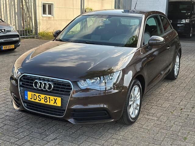 Bruin Gebruikt 2012 Audi A1 Ambition Hatchback | € 5.950 (Eerlijke prijs) - Afbeelding 1/4