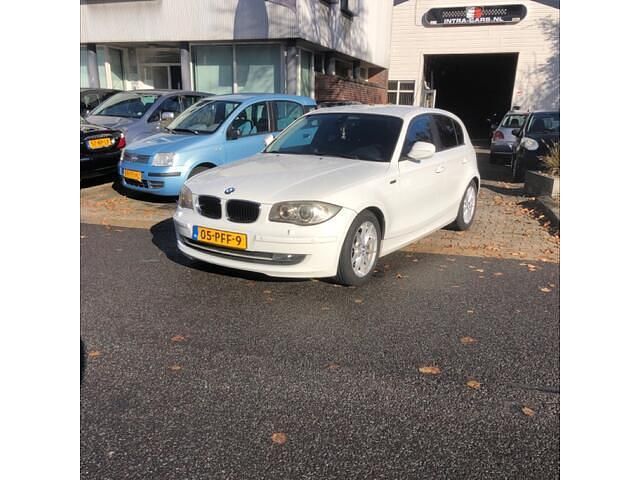 Wit Gebruikt 2011 BMW 118 Efficient Dynamics Hatchback | € 2.495 (Duur) - Afbeelding 1/4