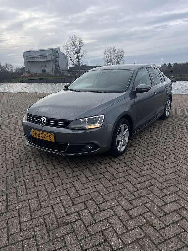 Grijs Gebruikt 2011 VW Jetta Comfortline Sedan | € 5.450 (Iets duurder) - Afbeelding 1/4