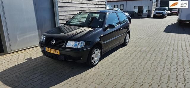 Zwart Gebruikt 2000 VW Polo Trendline Hatchback | € 1.250 (Eerlijke prijs) - Afbeelding 1/4