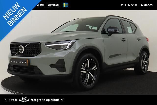 Groen Gebruikt 2025 Volvo XC40 Plus SUV | € 44.890 (Eerlijke prijs) - Afbeelding 1/4