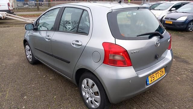 Occasion Toyota Yaris Sol 87 PK (63 kW) 2007 Grijs Hatchback