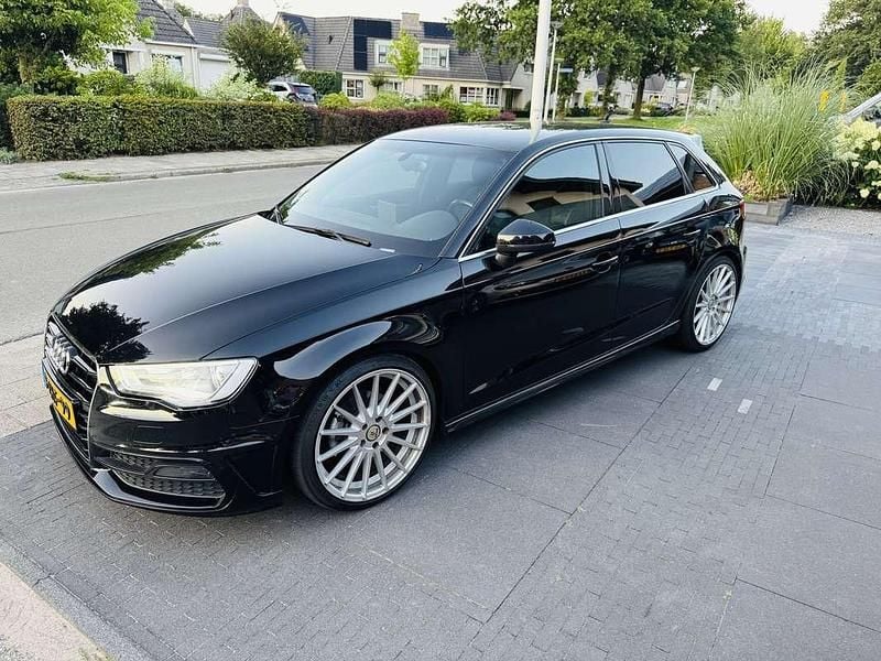 Zwart Occasion 2014 Audi A3 Sportback Hatchback | € 9.500 (Goede deal) - Afbeelding 1/4