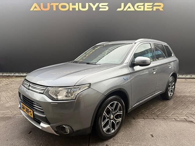 Grijs Gebruikt 2015 Mitsubishi Outlander Edition SUV | € 5.950 (Goede deal) - Afbeelding 1/4
