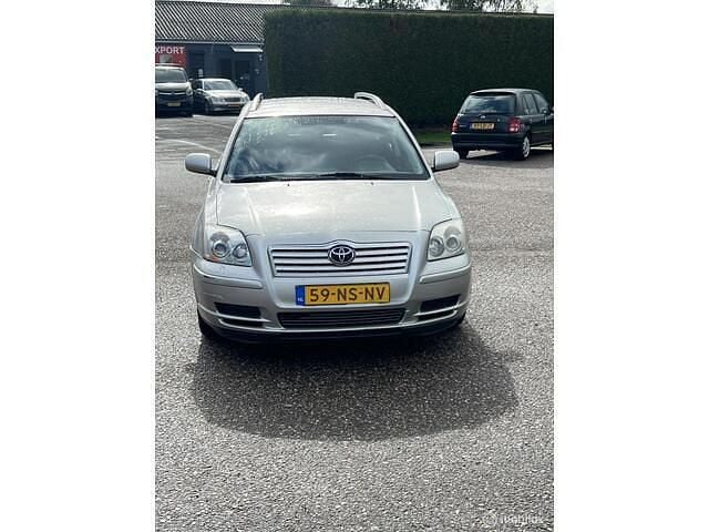 Grijs Gebruikt 2004 Toyota Avensis Terra Stationwagen | € 2.250 (Goede deal) - Afbeelding 1/4