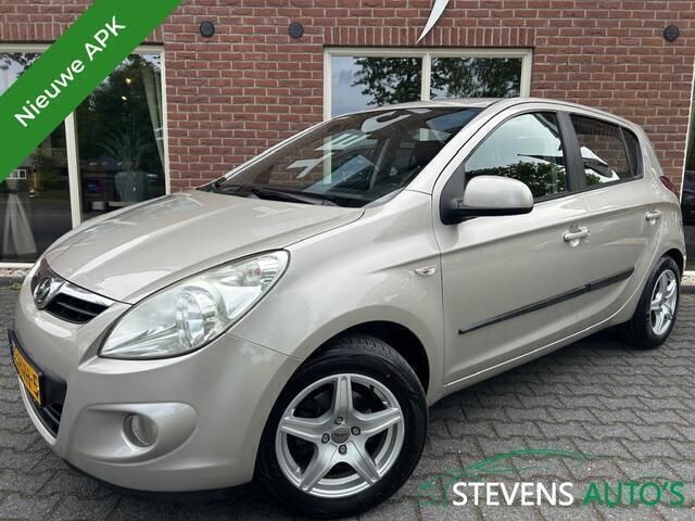 Grijs Gebruikt 2009 Hyundai i20 Hatchback | € 4.444 (Eerlijke prijs) - Afbeelding 1/4