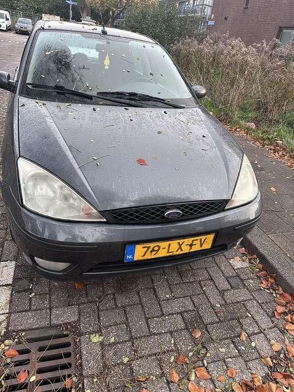 Gebruikt 2003 Ford Focus Ghia Sedan | € 430 (Super prijs) - Afbeelding 1/4