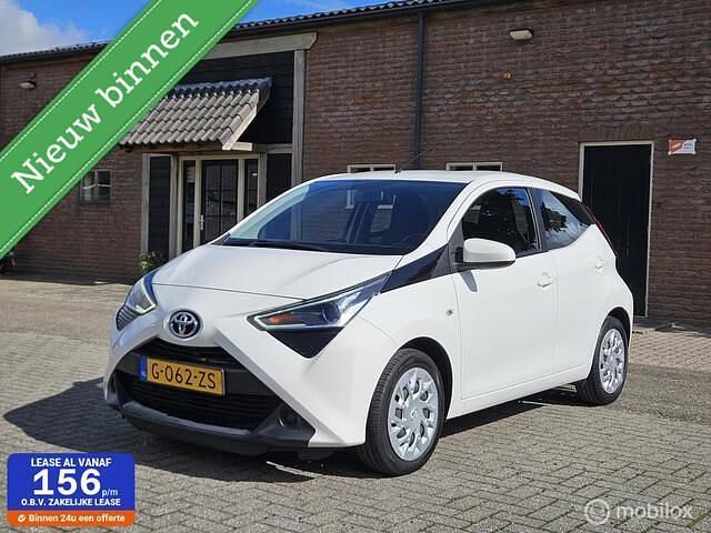 Wit Gebruikt 2020 Toyota Aygo X-play Hatchback | € 9.450 (Goede deal) - Afbeelding 1/4