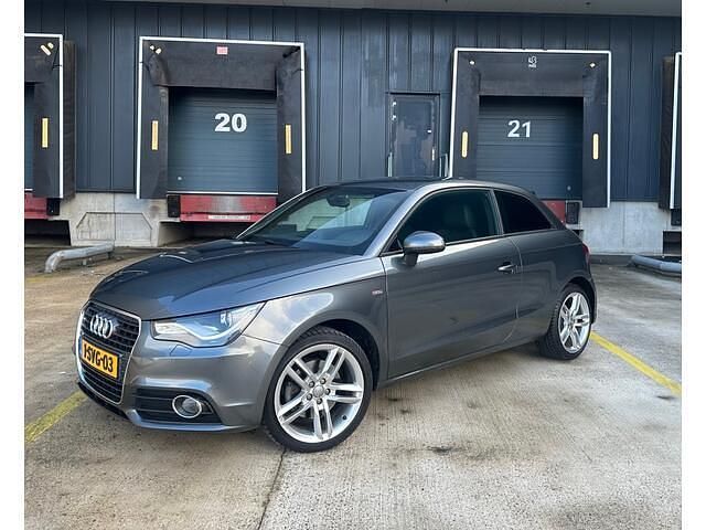 Grijs (metallic) Occasion 2013 Audi A1 S-Line Hatchback | € 13.450 (Eerlijke prijs) - Afbeelding 1/4