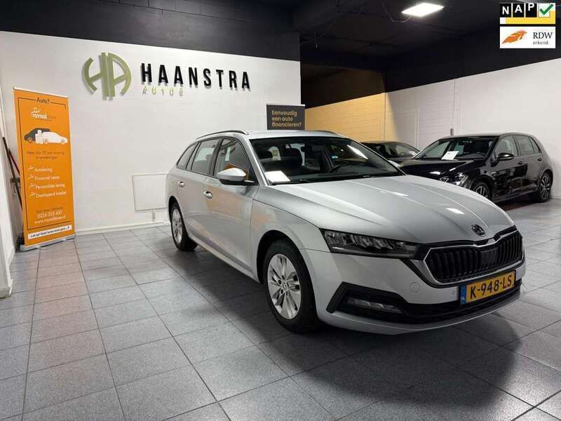 Grijs, metallic lak Gebruikt 2021 Skoda Octavia Business Line Stationwagen | € 16.950 (Goede deal) - Afbeelding 1/4