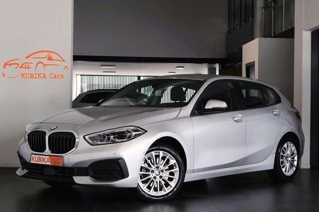 Zilver Gebruikt 2021 BMW 118 Sport Line Hatchback | € 22.699 (Super prijs) - Afbeelding 1/4