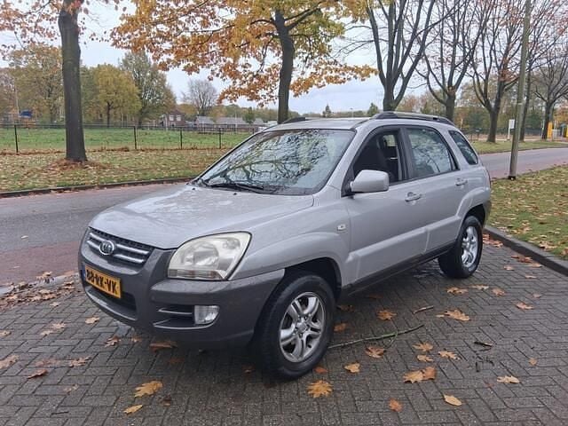 Grijs (metallic) Gebruikt 2005 Kia Sportage Comfort SUV | € 1.850 (Duur) - Afbeelding 1/4