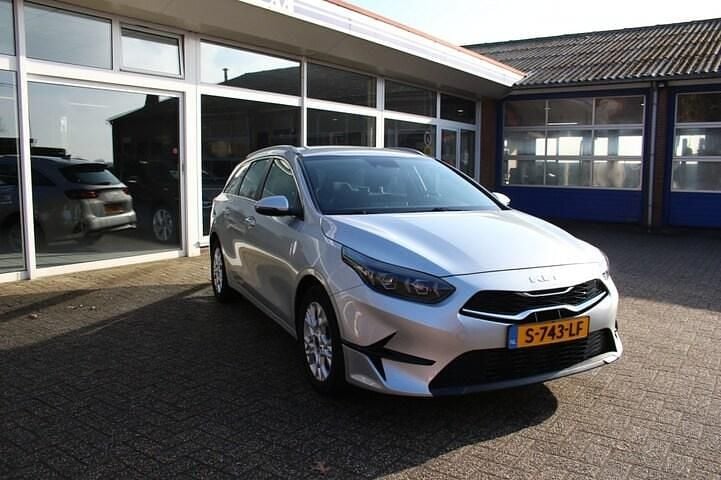 Occasion Kia Ceed 120 PK (88 kW) 2023 Grijs Hatchback