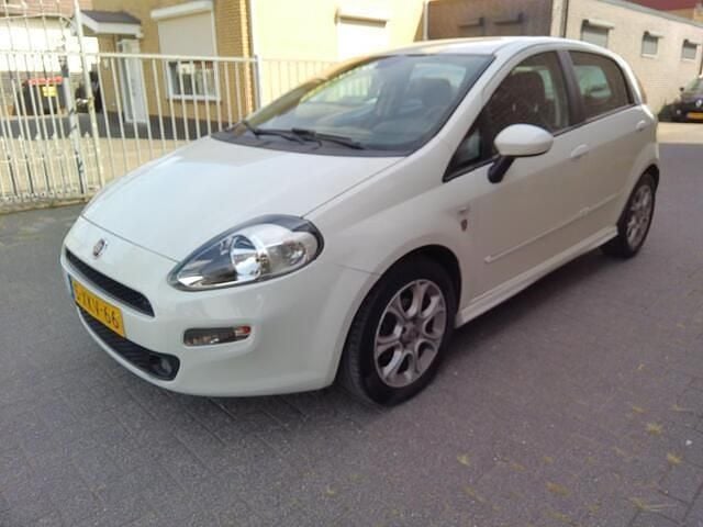 Wit Gebruikt 2014 Fiat Punto Evo Street Hatchback | € 3.999 (Goede deal) - Afbeelding 1/4