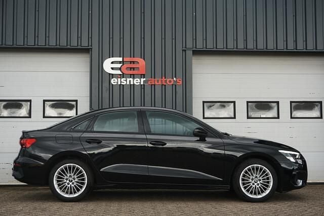 Zwart Gebruikt 2021 Audi A3 Business Sedan | € 17.899 (Eerlijke prijs) - Afbeelding 1/4