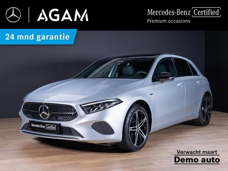 Grijs Gebruikt 2025 Mercedes A250 Business Hatchback | € 41.950 (Duur) - Afbeelding 1/4