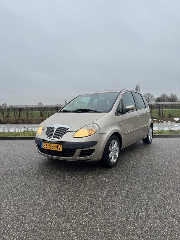 Occasion 2005 Lancia Musa MPV | € 1.495 (Eerlijke prijs) - Afbeelding 1/4