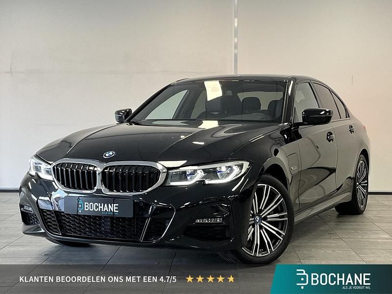 Zwart Occasion 2022 BMW 320 M Sport Sedan | € 31.500 (Eerlijke prijs) - Afbeelding 1/4
