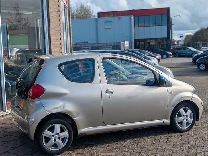 Occasion Toyota Aygo 68 PK (50 kW) 2008 Grijs Hatchback