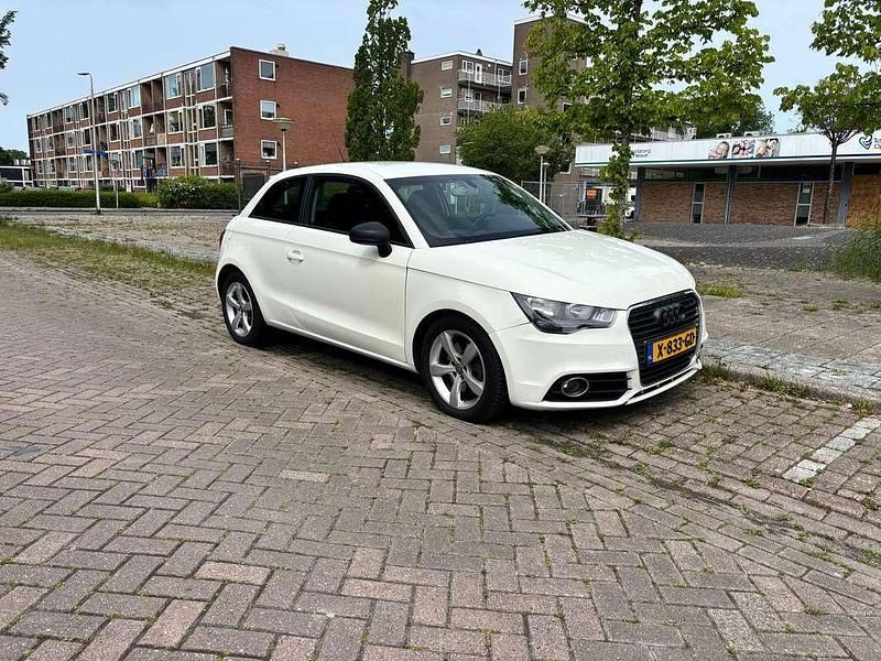 Wit Gebruikt 2010 Audi A1 Ambition Hatchback | € 5.500 (Super prijs) - Afbeelding 1/4