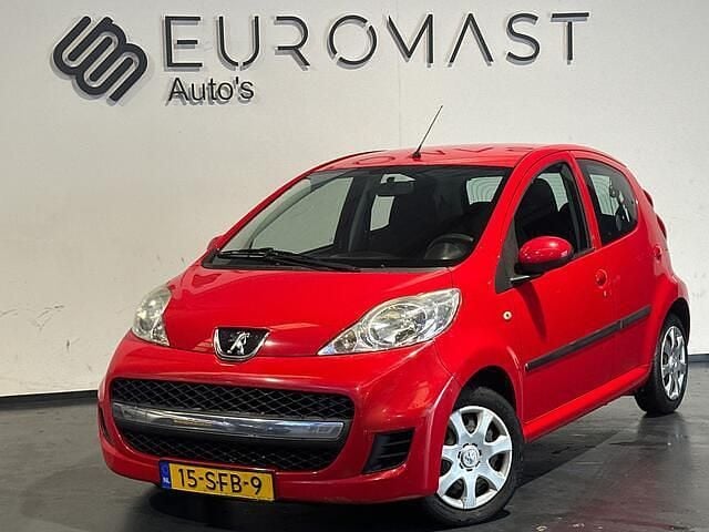 Rood Gebruikt 2011 Peugeot 107 Hatchback | € 2.495 (Eerlijke prijs) - Afbeelding 1/4