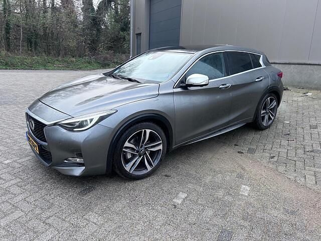 Grijs Gebruikt 2016 Infiniti Q30 Sport Tech Hatchback | € 12.750 - Afbeelding 1/4