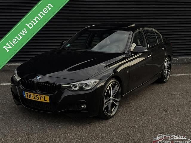 Zwart Occasion 2018 BMW 320 M Sport Sedan | € 24.600 (Eerlijke prijs) - Afbeelding 1/4
