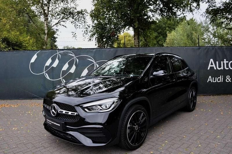 Zwart Gebruikt 2023 Mercedes GLA250 AMG SUV | € 39.950 (Eerlijke prijs) - Afbeelding 1/4