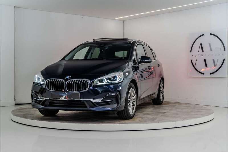 Blauw, metallic lak Gebruikt 2019 BMW 225 Active Tourer iPerformance MPV | € 18.980 (Goede deal) - Afbeelding 1/4