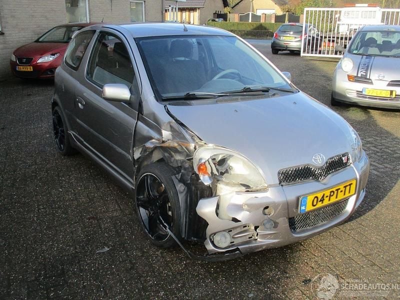 Grijs Occasion 2001 Toyota Yaris Sport Hatchback | € 750 (Goede deal) - Afbeelding 1/4